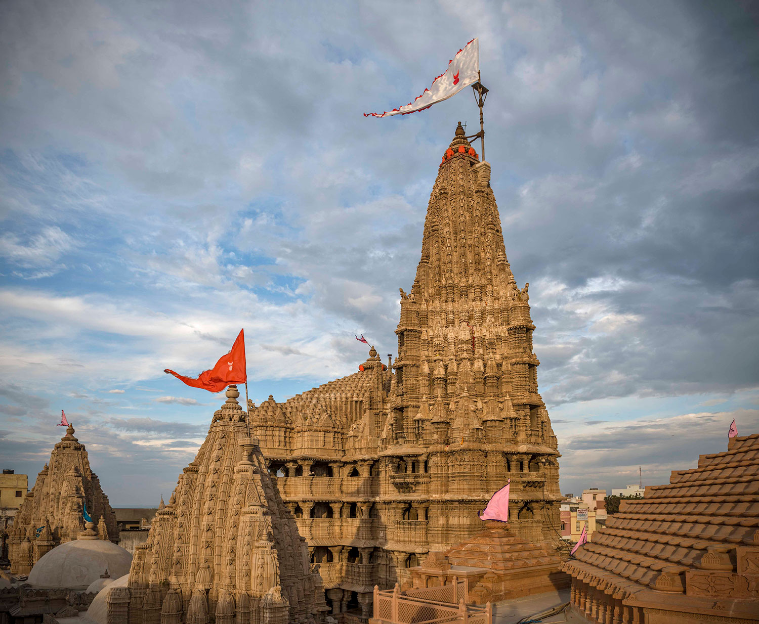 Which is the best time to visit dwarka